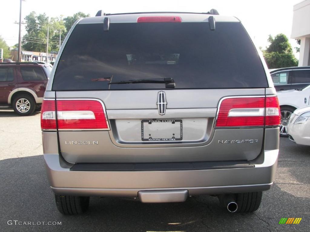 2008 Navigator Luxury 4x4 - Vapor Silver Metallic / Charcoal Black photo #5