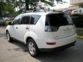 Diamond White Pearl - Outlander LS 4WD Photo No. 2