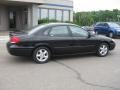 Black - Taurus SE Sedan Photo No. 2