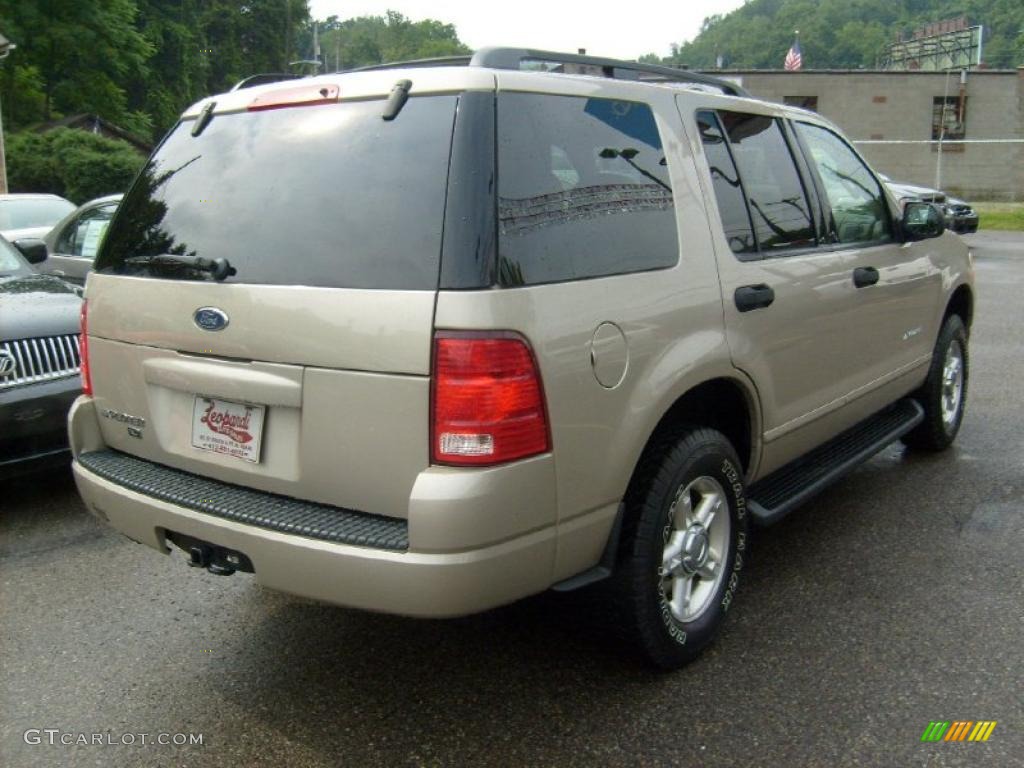 2004 Explorer XLT 4x4 - Pueblo Gold Metallic / Medium Parchment photo #5