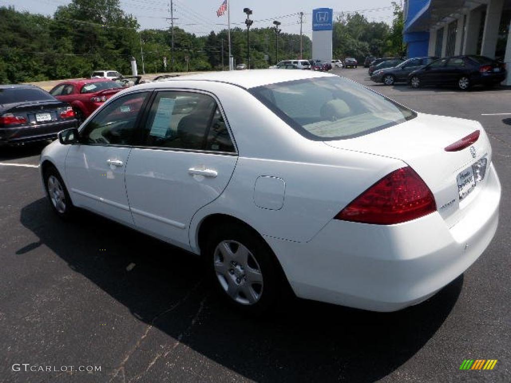 2007 Accord LX Sedan - Taffeta White / Ivory photo #2