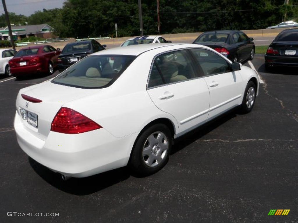 2007 Accord LX Sedan - Taffeta White / Ivory photo #4