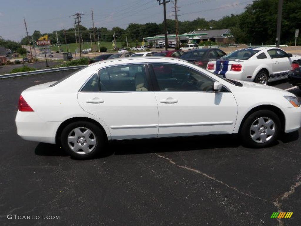 2007 Accord LX Sedan - Taffeta White / Ivory photo #5