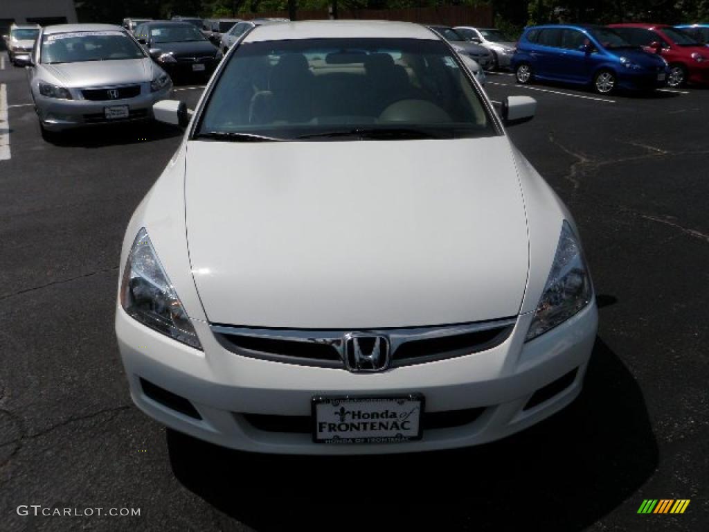 2007 Accord LX Sedan - Taffeta White / Ivory photo #7