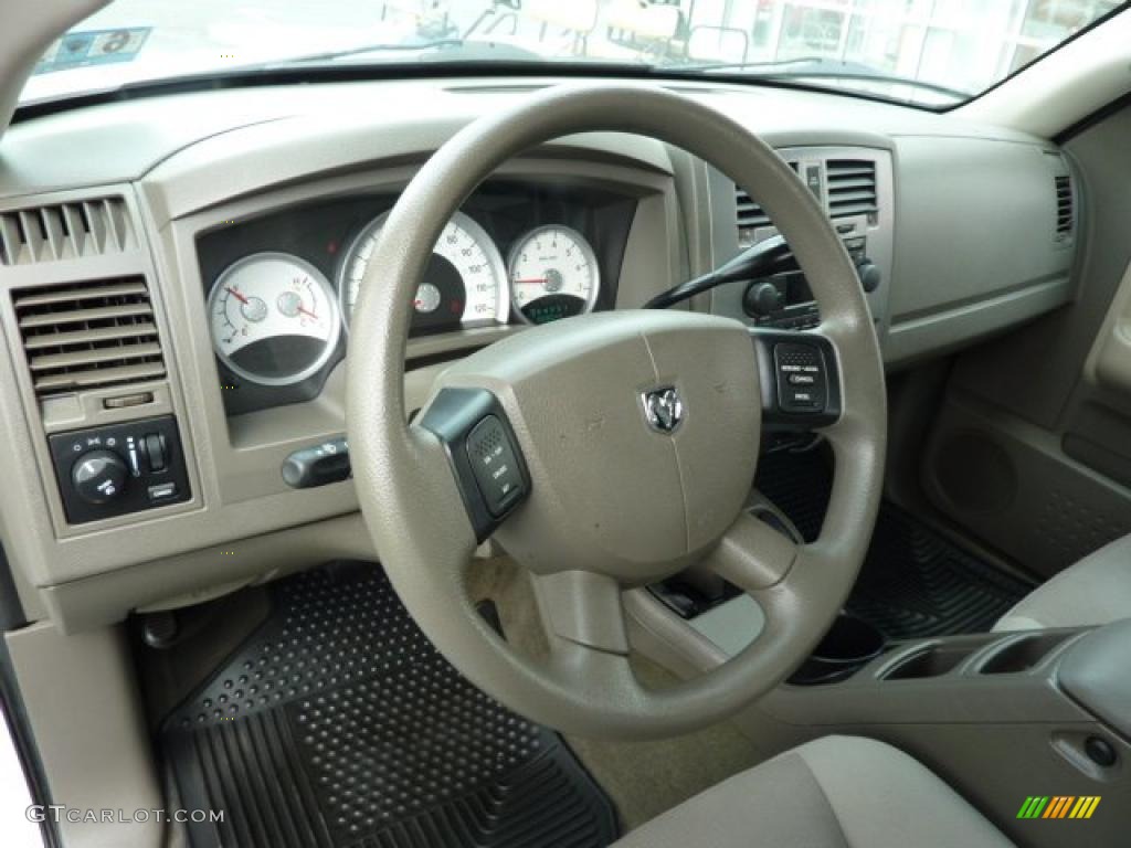 2006 Dakota SLT Quad Cab 4x4 - Bright White / Khaki Beige photo #7