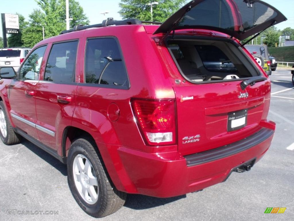 2010 Grand Cherokee Laredo 4x4 - Inferno Red Crystal Pearl / Dark Slate Gray photo #8