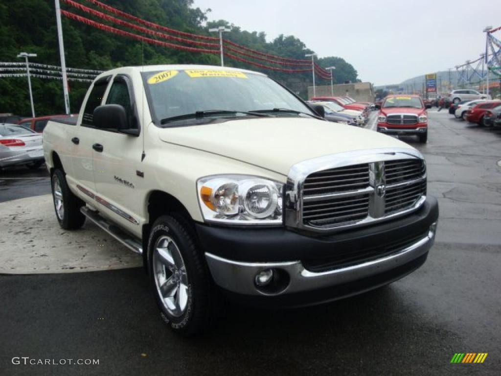 2007 Ram 1500 Big Horn Edition Quad Cab 4x4 - Cool Vanilla / Khaki Beige photo #6