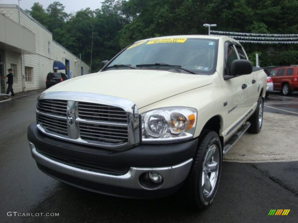 2007 Ram 1500 Big Horn Edition Quad Cab 4x4 - Cool Vanilla / Khaki Beige photo #8