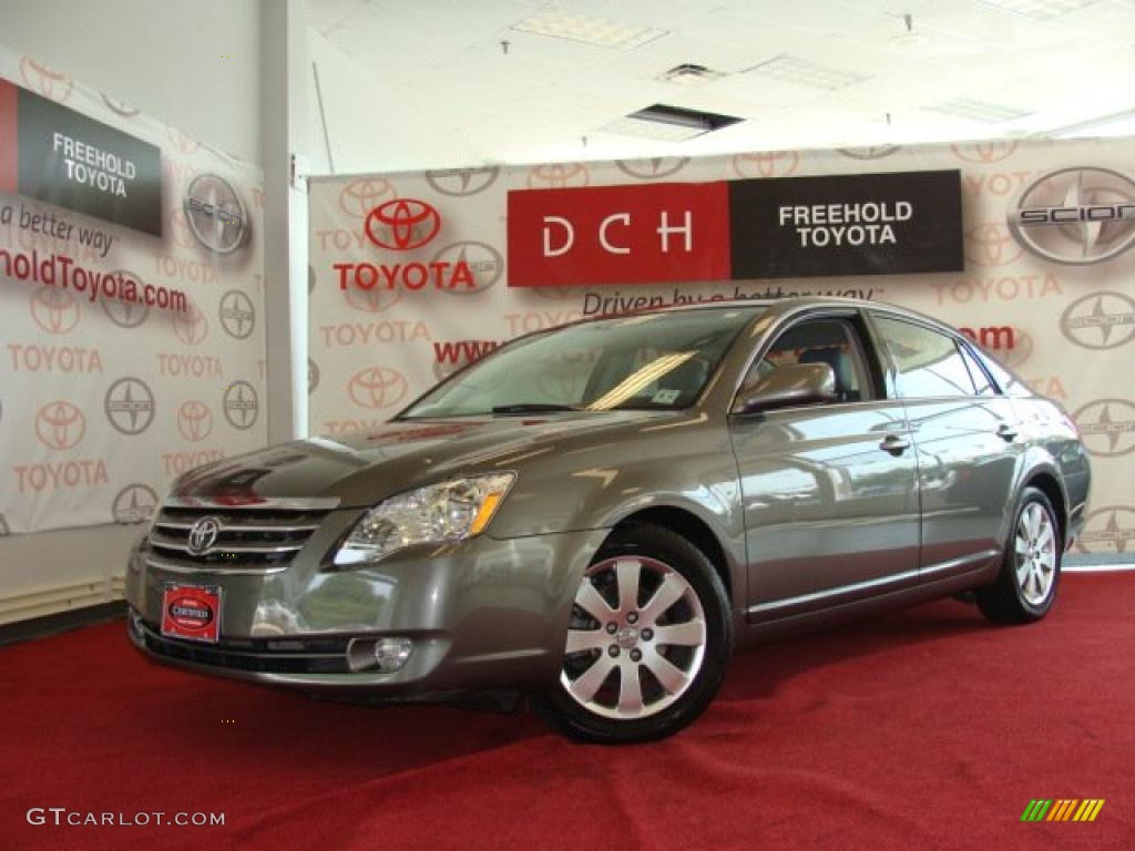 Phantom Gray Pearl Toyota Avalon