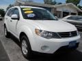 Diamond White Pearl - Outlander LS 4WD Photo No. 15