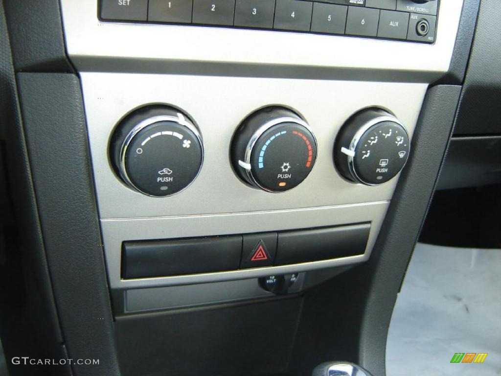 2009 Avenger SXT - Silver Steel Metallic / Dark Slate Gray photo #17