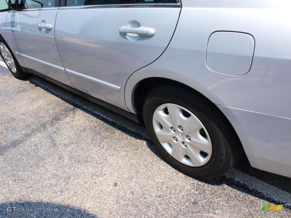2003 Accord LX Sedan - Satin Silver Metallic / Black photo #4