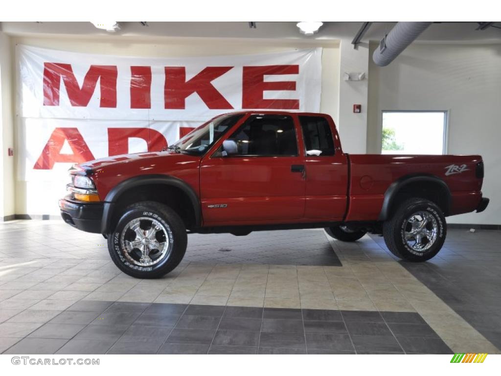 2001 S10 ZR2 Extended Cab 4x4 - Victory Red / Graphite photo #1