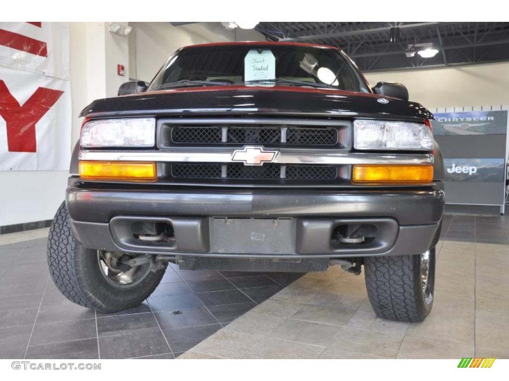 2001 S10 ZR2 Extended Cab 4x4 - Victory Red / Graphite photo #2