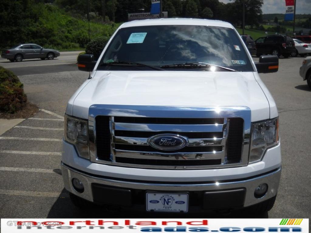 2010 F150 XLT SuperCrew 4x4 - Oxford White / Medium Stone photo #3