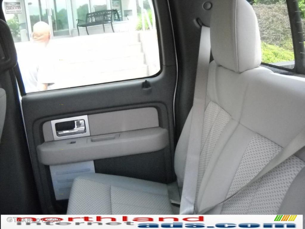 2010 F150 XLT SuperCrew 4x4 - Oxford White / Medium Stone photo #15