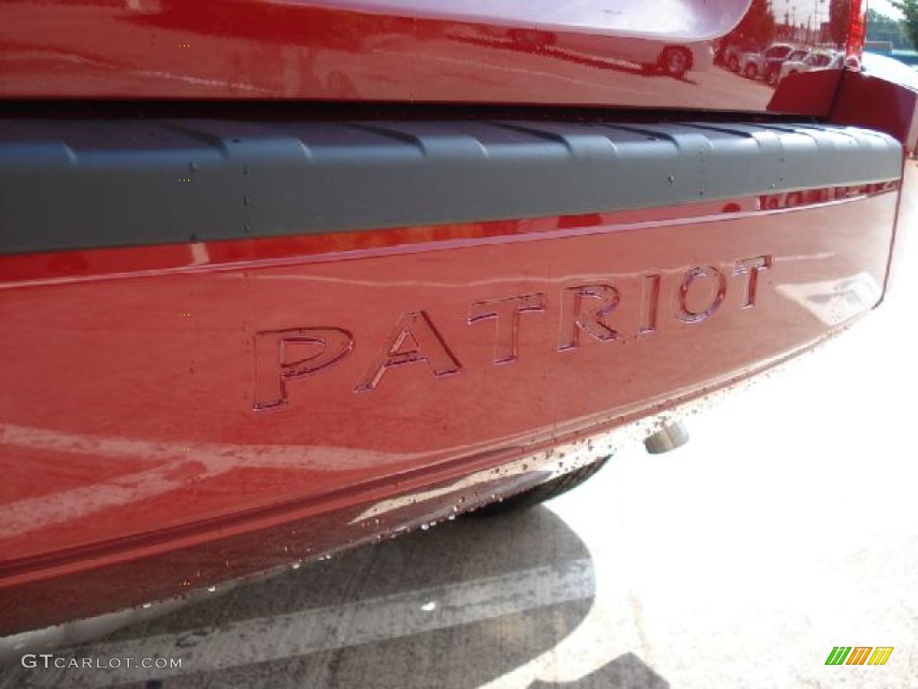 2010 Patriot Latitude 4x4 - Inferno Red Crystal Pearl / Dark Slate Gray/Pebble Beige photo #16