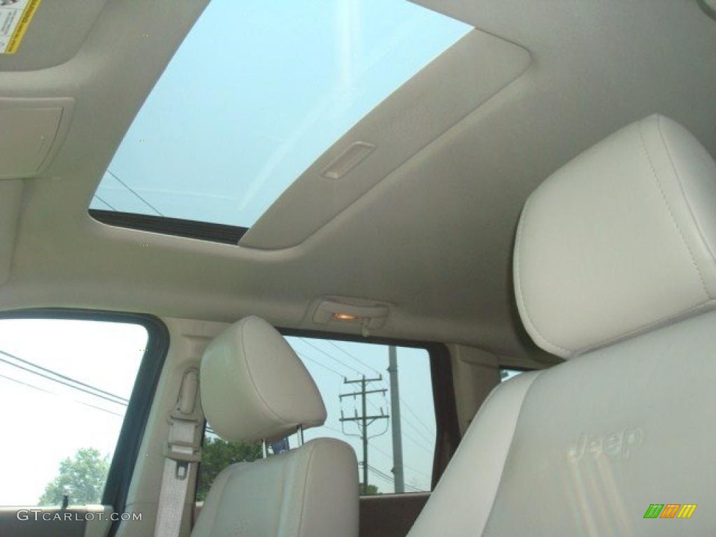 2007 Grand Cherokee Limited 4x4 - Red Rock Crystal Pearl / Dark Khaki/Light Graystone photo #13