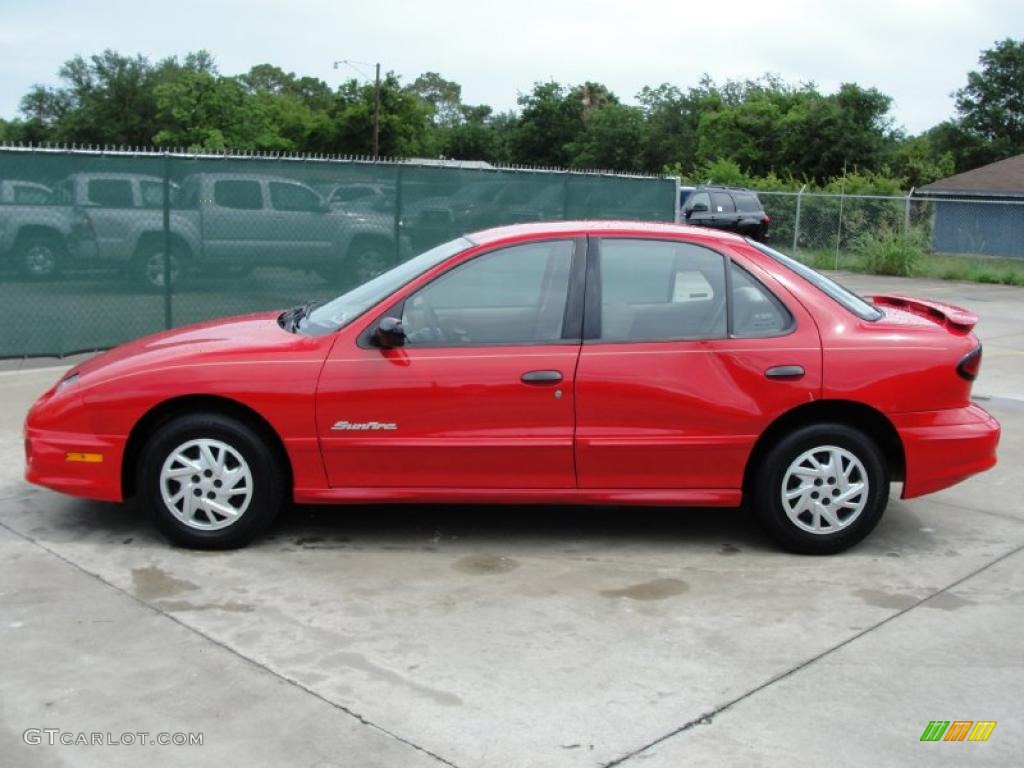 2001 Sunfire SE Sedan - Bright Red / Taupe photo #6
