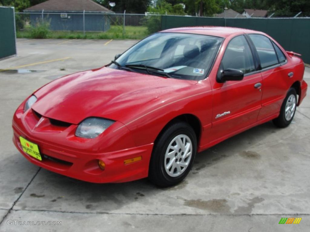 2001 Sunfire SE Sedan - Bright Red / Taupe photo #7