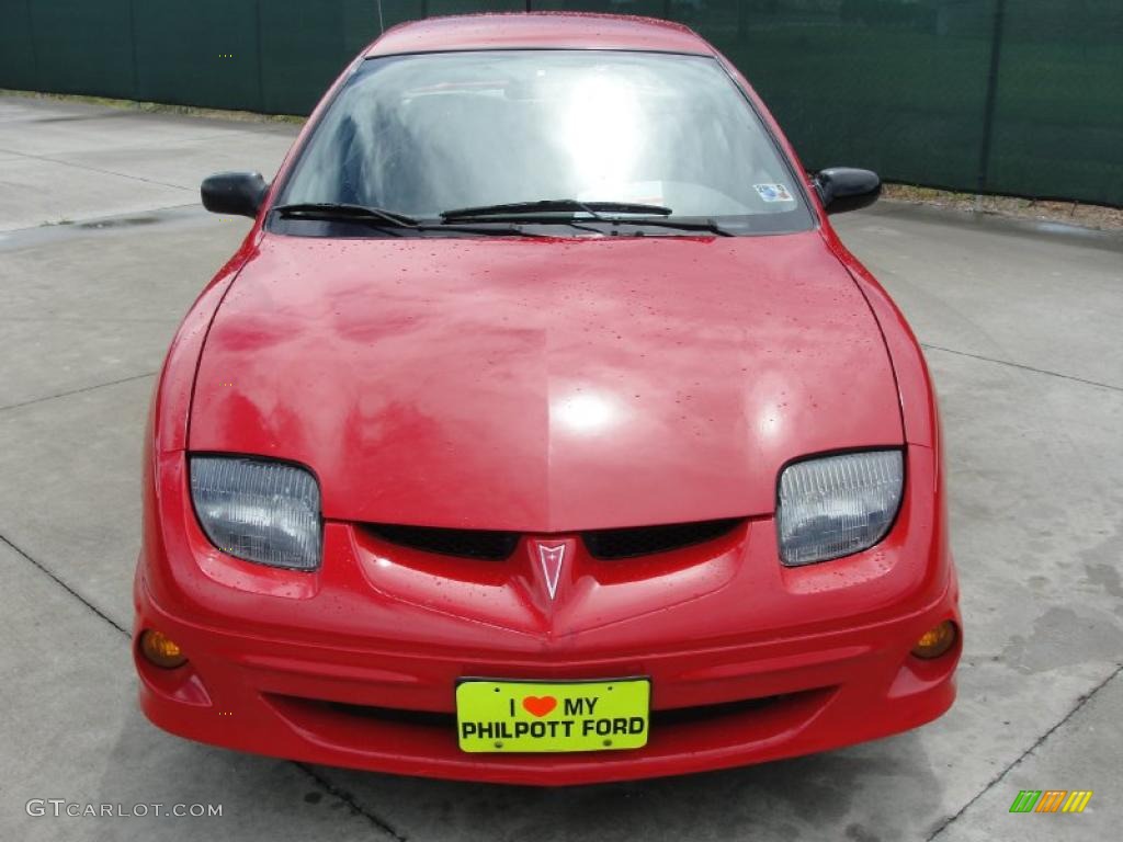 2001 Sunfire SE Sedan - Bright Red / Taupe photo #8