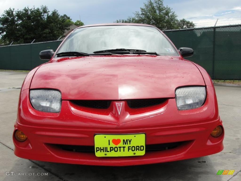 2001 Sunfire SE Sedan - Bright Red / Taupe photo #9