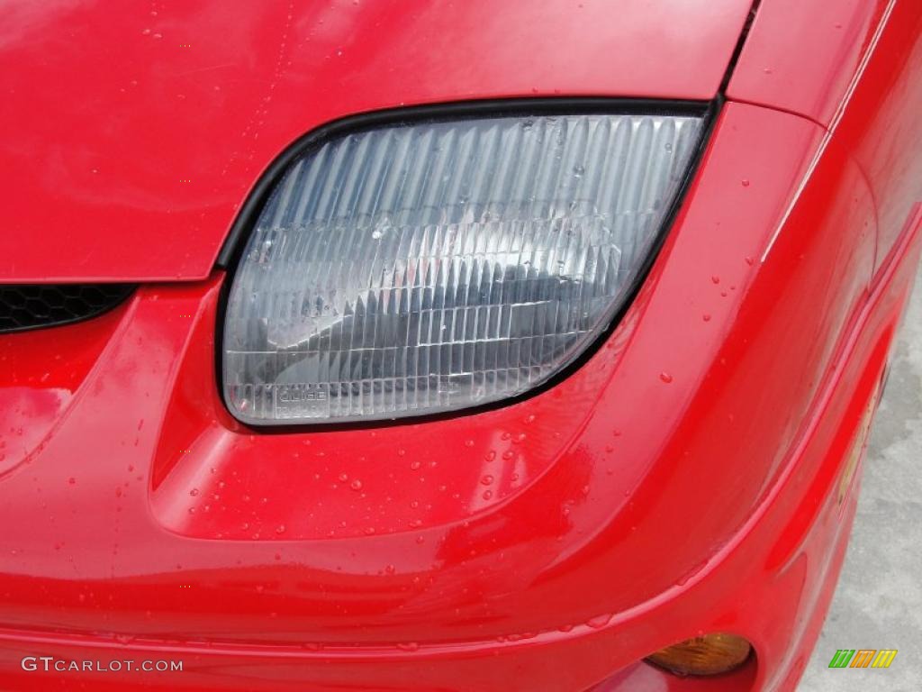 2001 Sunfire SE Sedan - Bright Red / Taupe photo #10