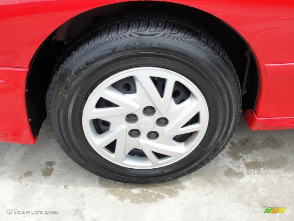 2001 Sunfire SE Sedan - Bright Red / Taupe photo #12