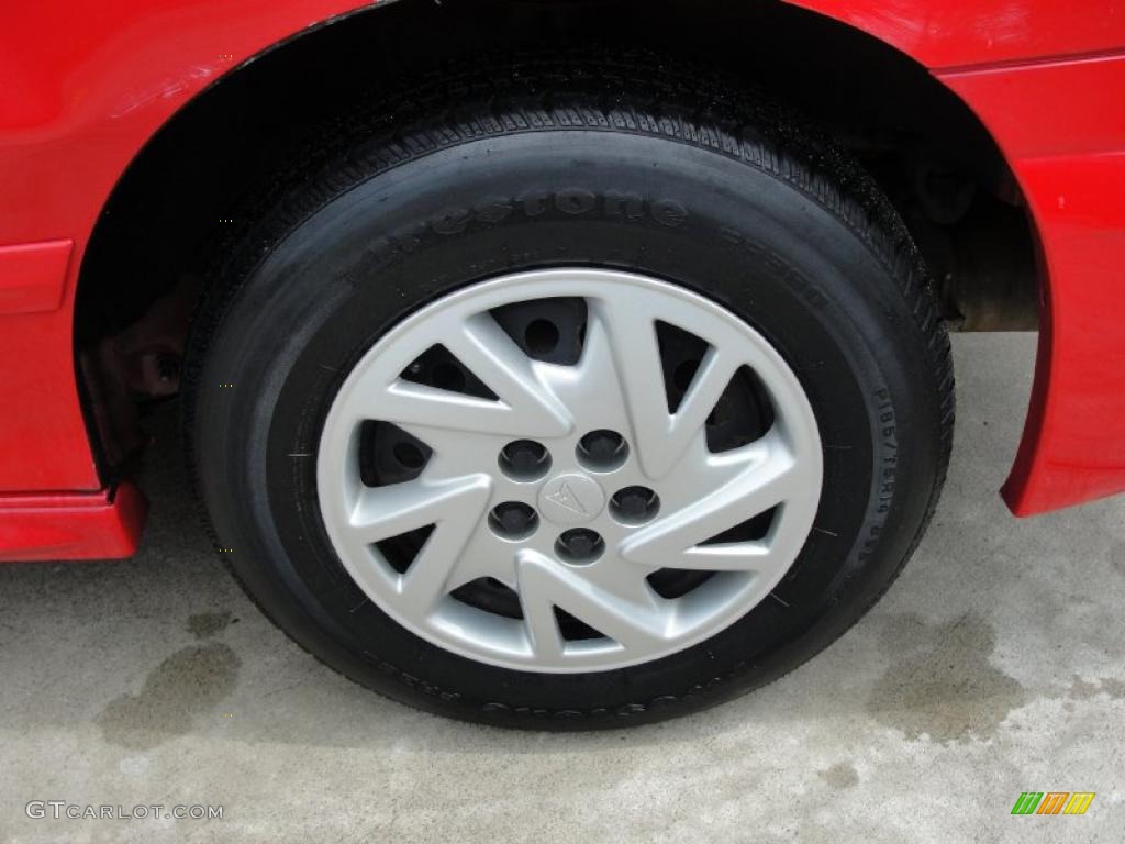 2001 Sunfire SE Sedan - Bright Red / Taupe photo #13