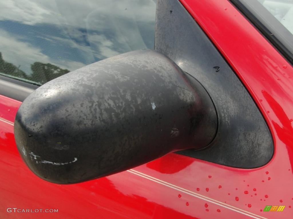 2001 Sunfire SE Sedan - Bright Red / Taupe photo #16