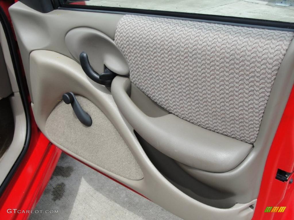 2001 Sunfire SE Sedan - Bright Red / Taupe photo #21