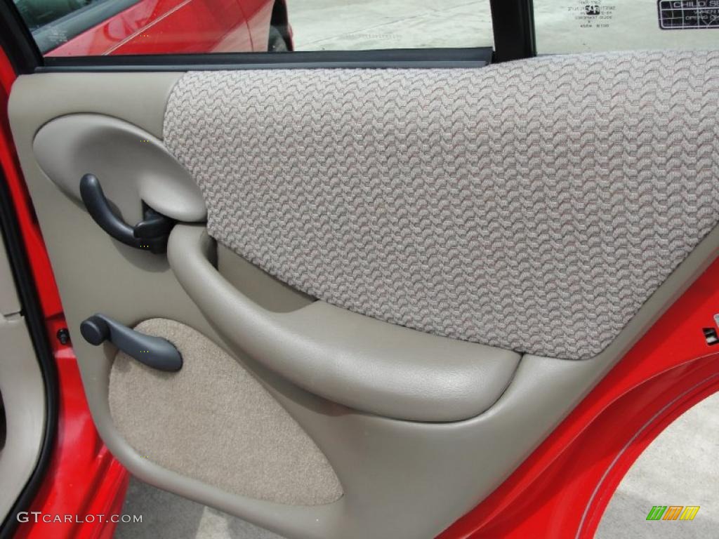 2001 Sunfire SE Sedan - Bright Red / Taupe photo #24