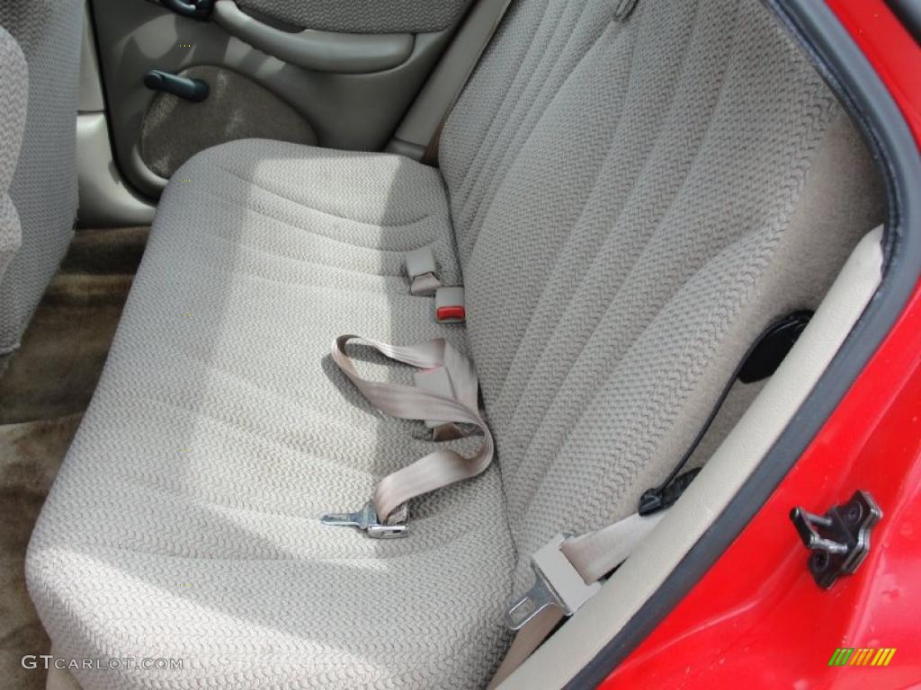 2001 Sunfire SE Sedan - Bright Red / Taupe photo #27