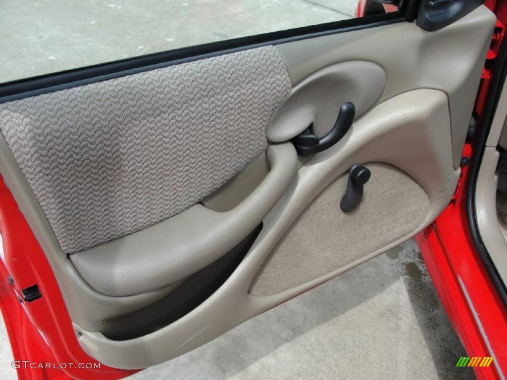 2001 Sunfire SE Sedan - Bright Red / Taupe photo #28