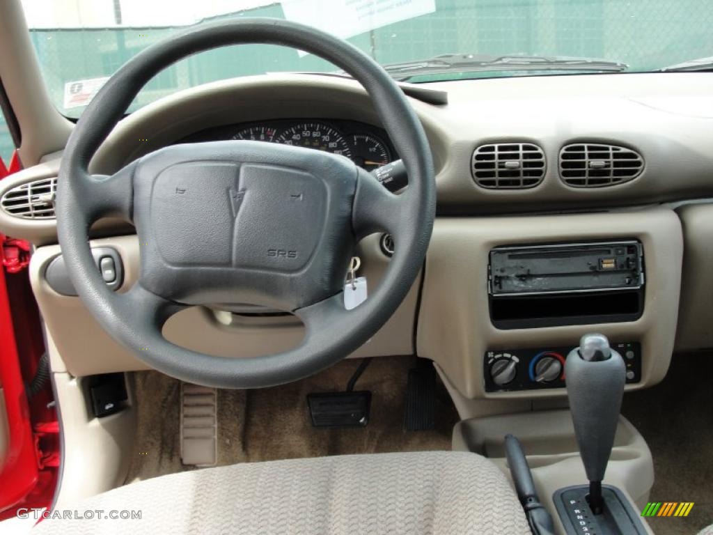 2001 Sunfire SE Sedan - Bright Red / Taupe photo #30