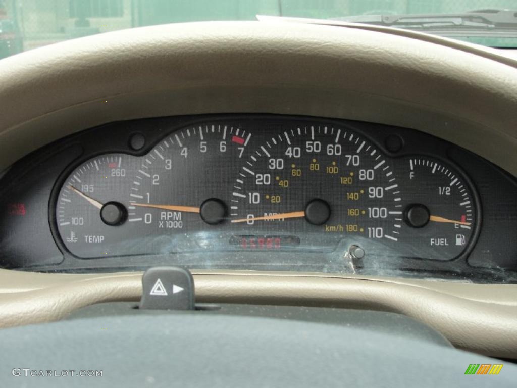2001 Sunfire SE Sedan - Bright Red / Taupe photo #34