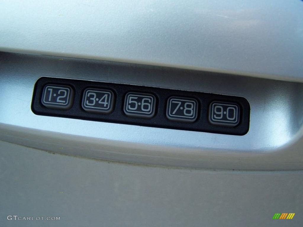 2004 Sable LS Premium Sedan - Silver Frost Metallic / Dark Charcoal photo #10