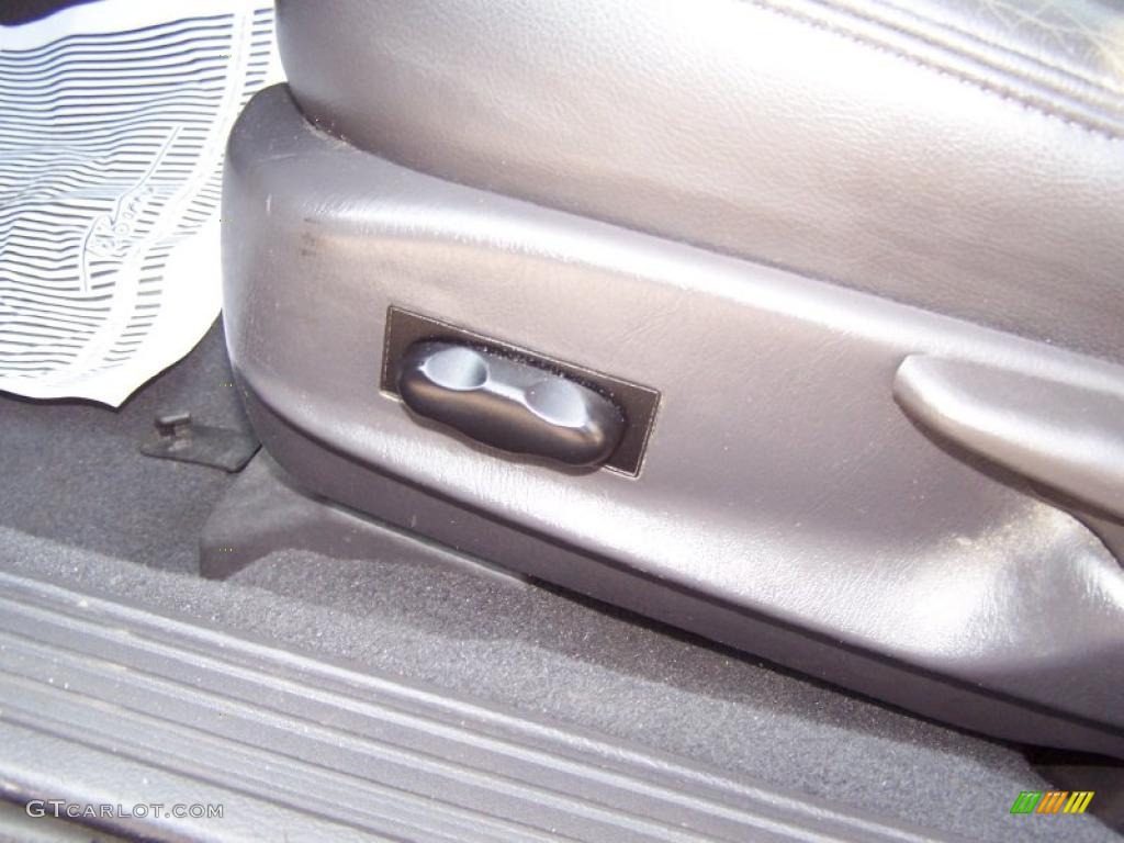 2004 Sable LS Premium Sedan - Silver Frost Metallic / Dark Charcoal photo #23