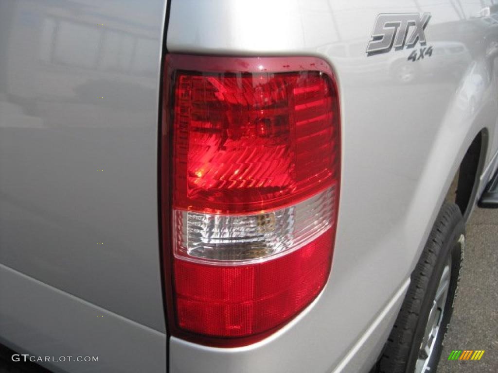 2008 F150 STX SuperCab 4x4 - Silver Metallic / Medium/Dark Flint photo #17