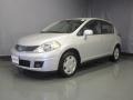 Brilliant Silver - Versa 1.8 S Hatchback Photo No. 1