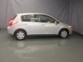 Brilliant Silver - Versa 1.8 S Hatchback Photo No. 4