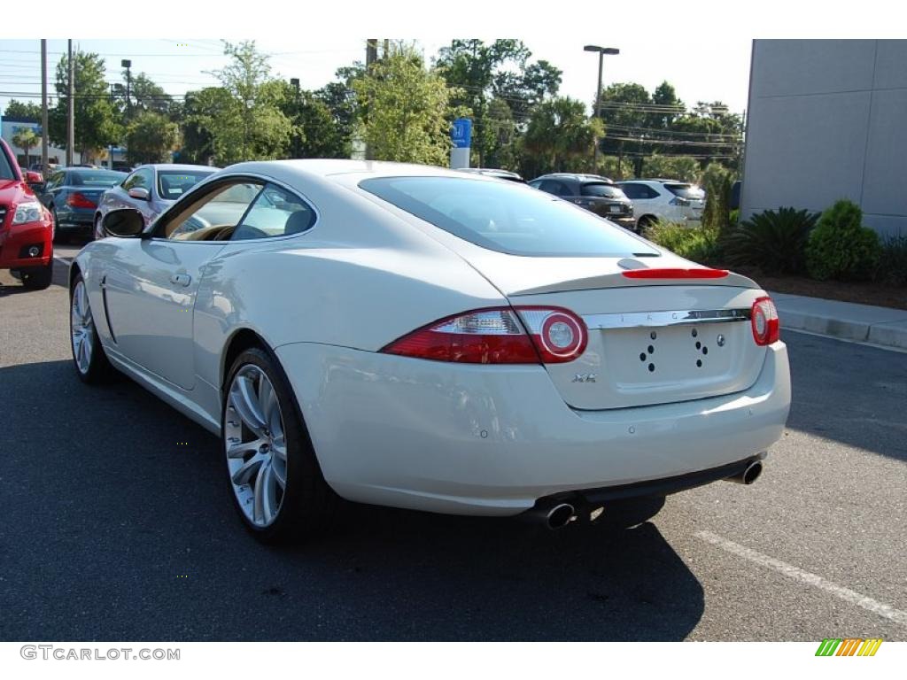 2007 XK XK8 Coupe - Porcelain White / Caramel photo #17