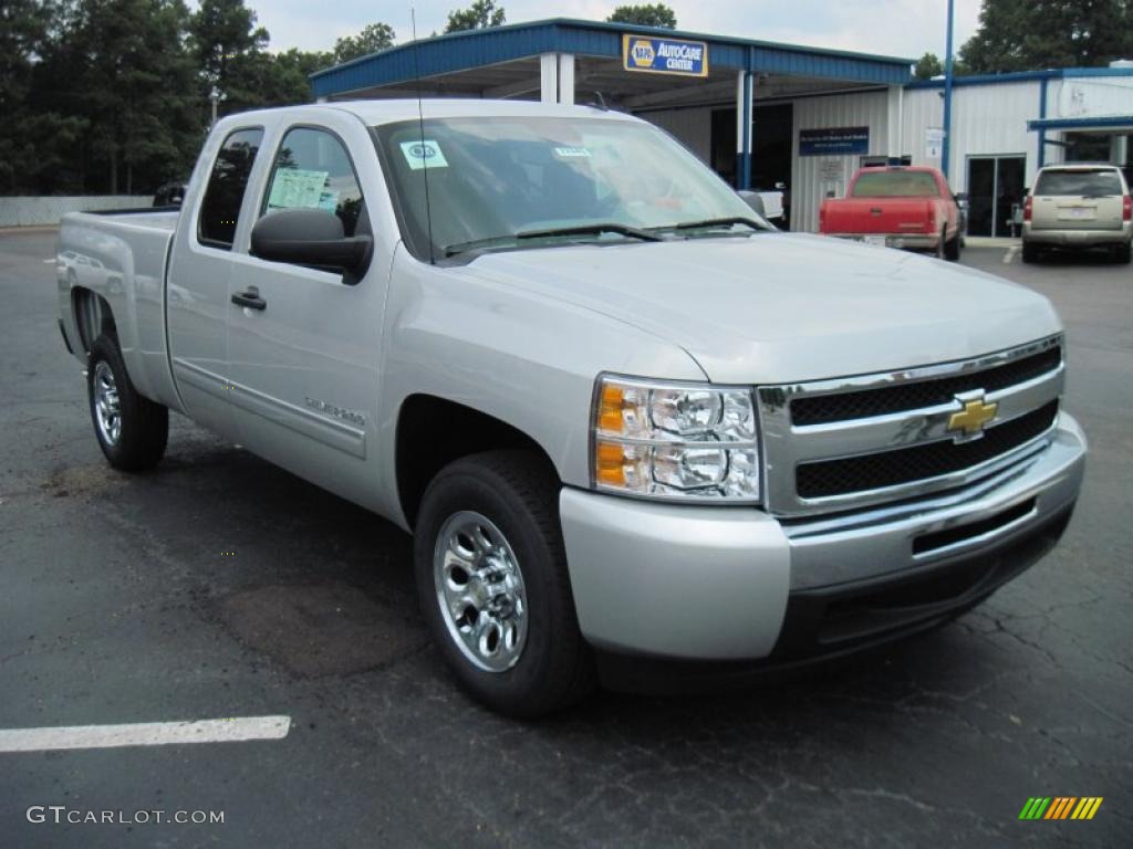 2010 Silverado 1500 LS Extended Cab - Sheer Silver Metallic / Dark Titanium photo #4