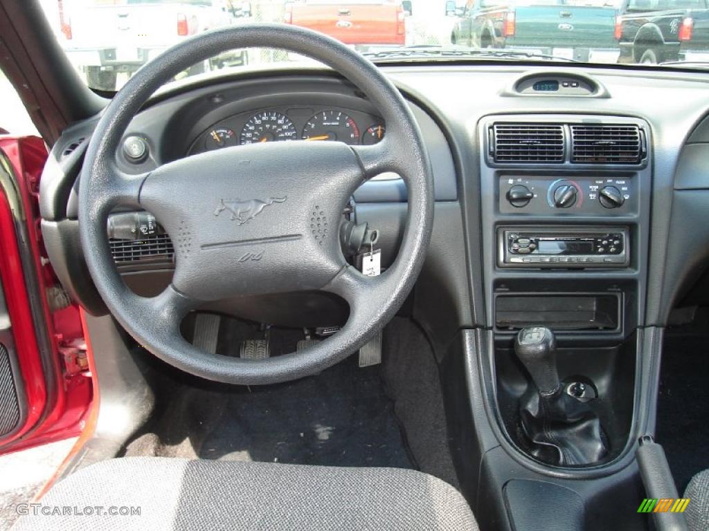 1996 Mustang V6 Coupe - Laser Red Metallic / Medium Graphite photo #16