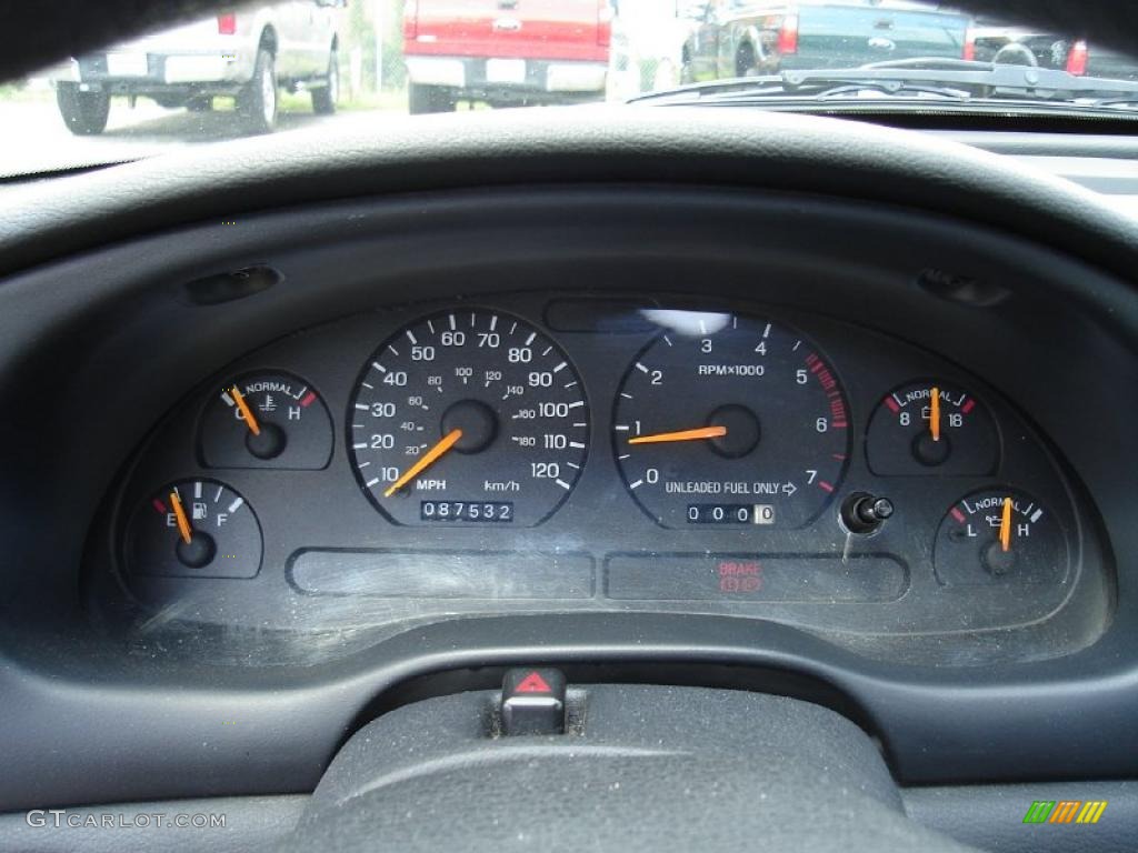 1996 Mustang V6 Coupe - Laser Red Metallic / Medium Graphite photo #22