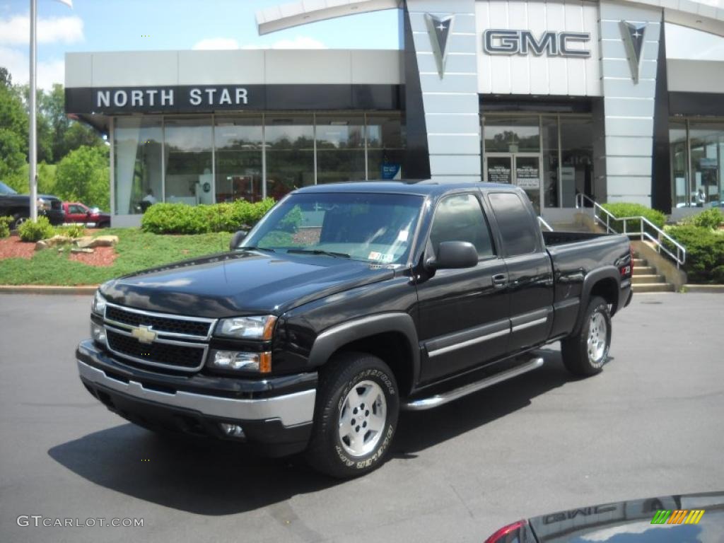 2006 Silverado 1500 Z71 Extended Cab 4x4 - Black / Dark Charcoal photo #1