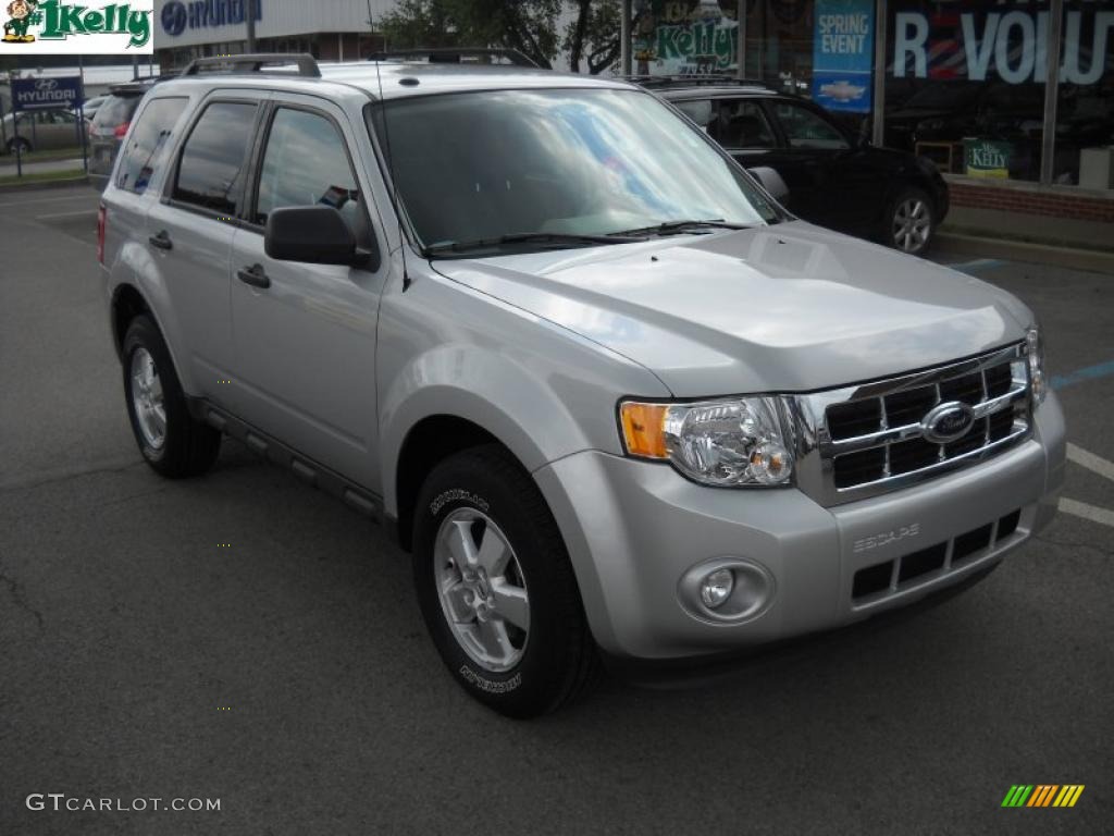 2009 Escape XLT 4WD - Brilliant Silver Metallic / Charcoal photo #1