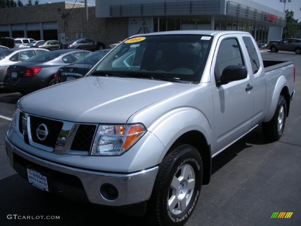 2008 Frontier SE King Cab 4x4 - Radiant Silver / Graphite photo #1