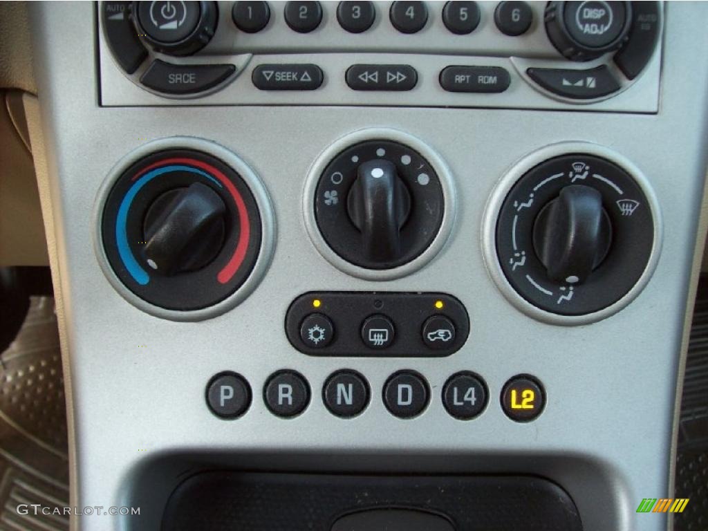 2005 Equinox LT AWD - Black / Light Cashmere photo #17