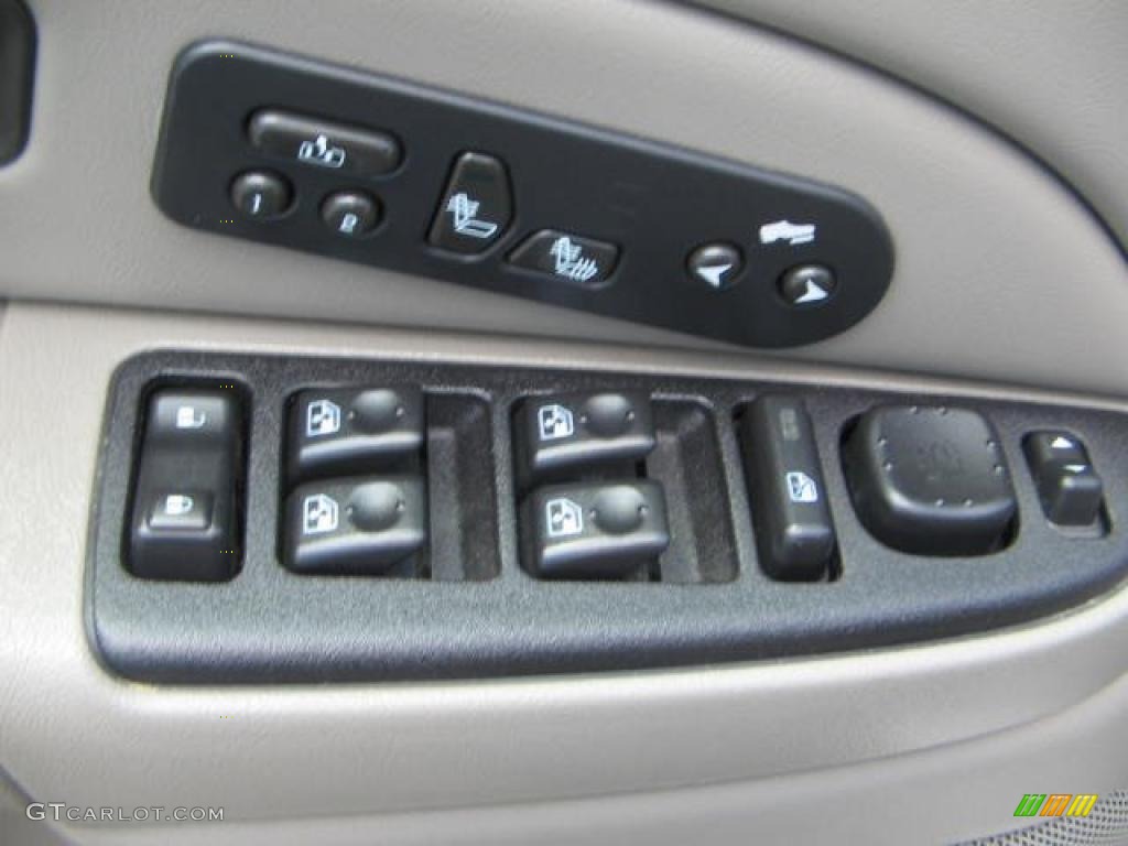 2004 Yukon SLT 4x4 - Silver Birch Metallic / Pewter/Dark Pewter photo #17